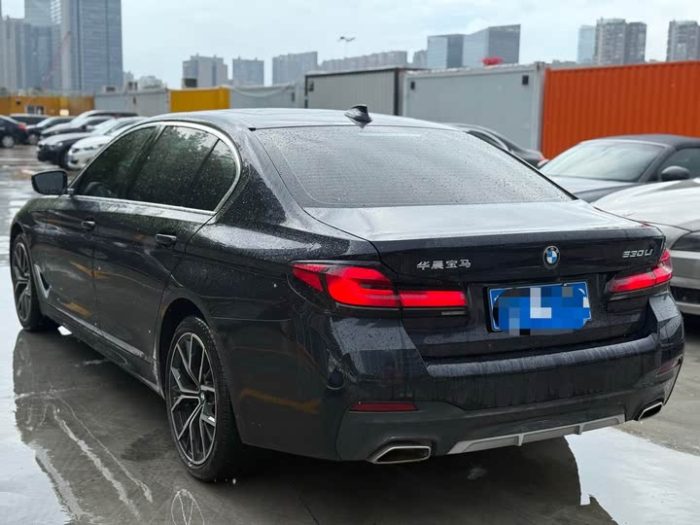 BMW 5 Series 2022 Model 2 530Li Exclusive M Sport Package, Октябрь 2022 г., пробег 83000 км. (Б/у) Задний — изображение 6