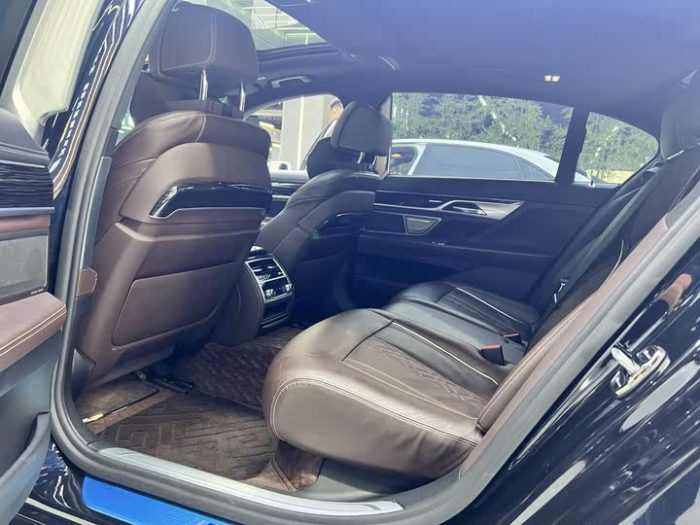 BMW 7 Series 2021 730Li M Sport Package, Декабрь 2021 г., пробег 26000 км. (Б/у) Задний — изображение 6