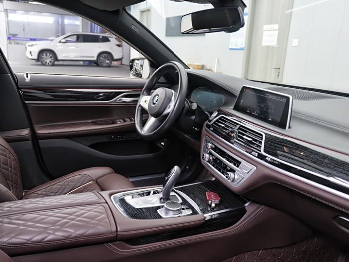 BMW 7 Series 2021 740Li Leading M Sport Package, Октябрь 2022 г., пробег 36000 км. (Б/у) Задний — изображение 6