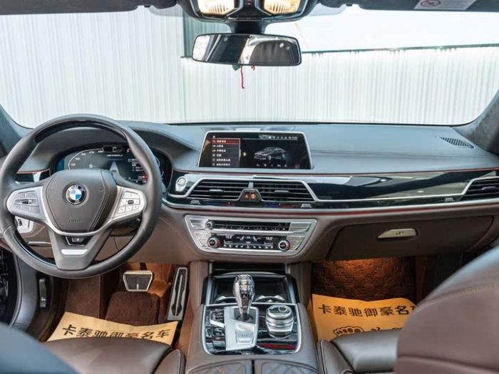 BMW 7 Series 2022 740Li xDrive Executive Luxury Package, Ноябрь 2022 г., пробег 59000 км. (Б/у) Задний — изображение 6