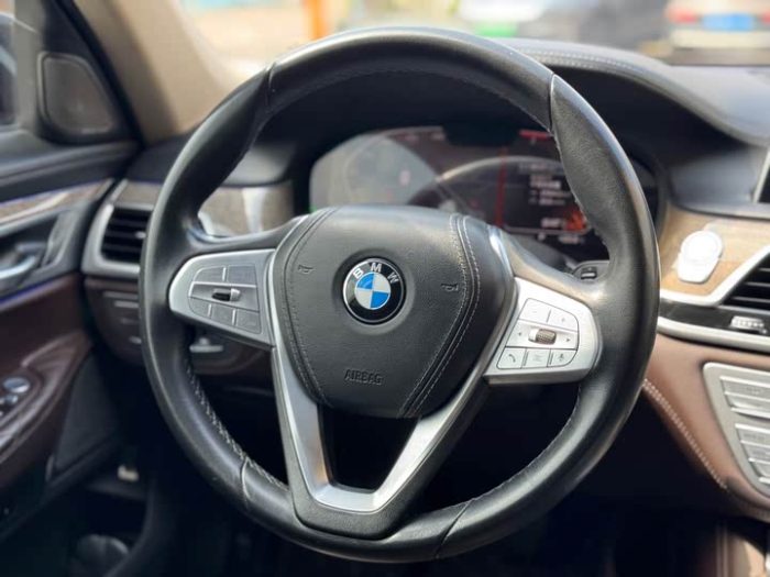 BMW 7 Series 2021 740Li Leading Luxury Package, Январь 2021 г., пробег 69000 км. (Б/у) Задний — изображение 6