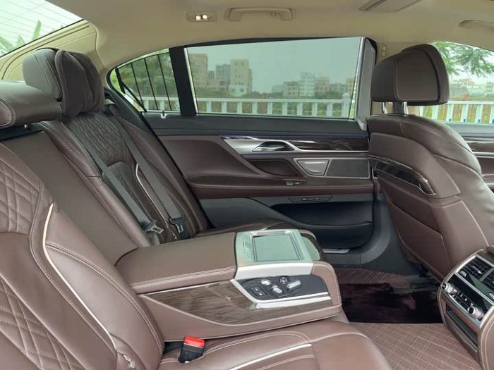 BMW 7 Series 2021 730Li Luxury Package, Июнь 2021 г., пробег 40000 км. (Б/у) Задний — изображение 6