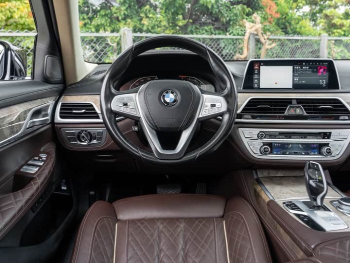 BMW 7 Series 2019 740Li Leading Luxury Package, Июль 2020 г., пробег 41000 км. (Б/у) Задний — изображение 6