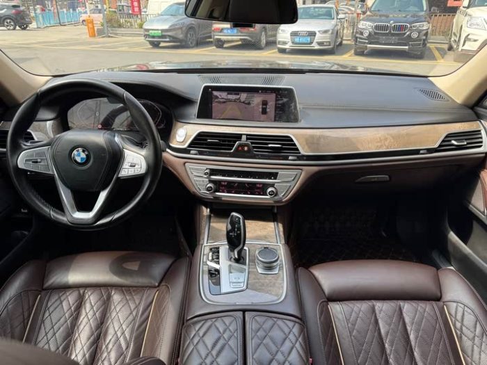 BMW 7 Series 2021 740Li Leading Luxury Package, Январь 2021 г., пробег 69000 км. (Б/у) Задний — изображение 6