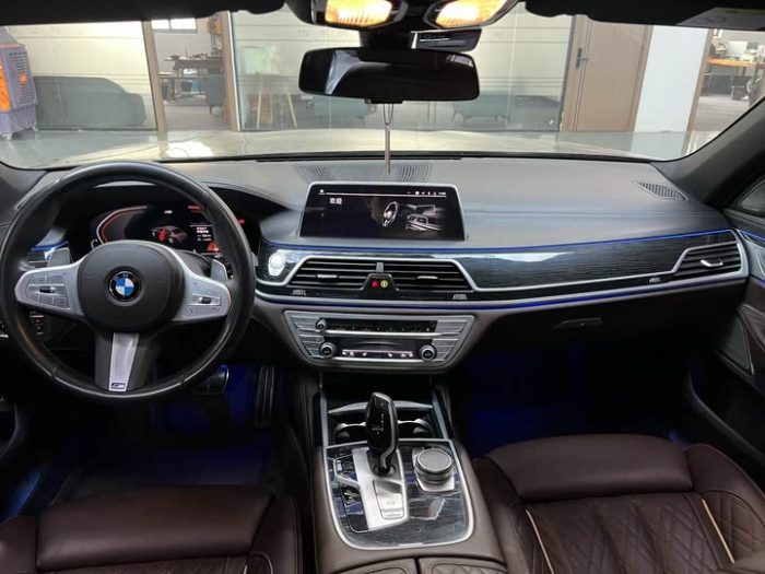 BMW 7 Series 2021 740Li Exclusive M Sport Package, Март 2021 г., пробег 43000 км. (Б/у) Задний — изображение 6