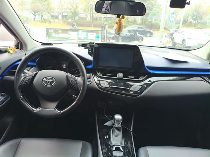 Toyota C-HR 2021 2.0L Luxury Edition, Апрель 2022 г., пробег 37900 км. (Б/у) Передний — изображение 6