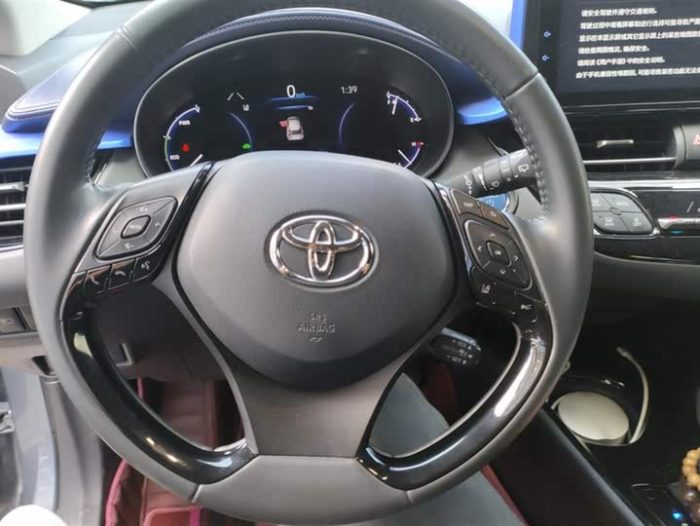 Toyota C-HR 2021 Dual Engine 2.0L E-CVT Luxury Edition, Ноябрь 2022 г., пробег 29000 км. (Б/у) Передний — изображение 6