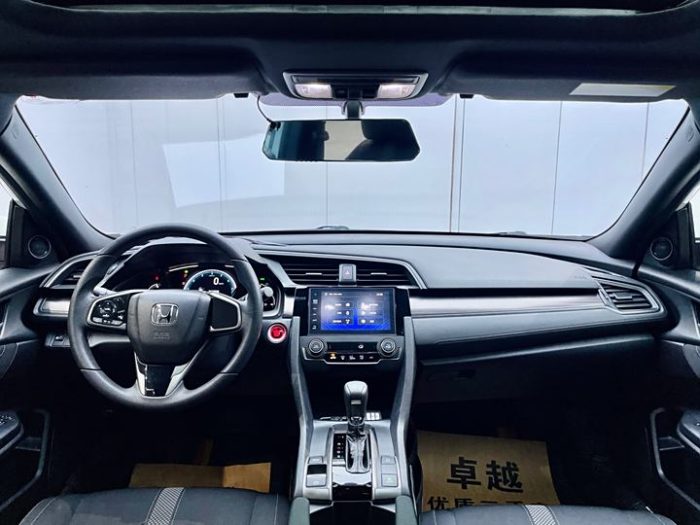 Civic 2021 HATCHBACK 220TURBO CVT New Control, Март 2022 г., пробег 31000 км. (Б/у) Передний — изображение 6
