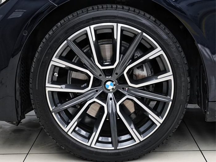 BMW 7 Series 2021 740Li Leading M Sport Package, Октябрь 2022 г., пробег 36000 км. (Б/у) Задний — изображение 7