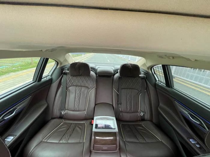 BMW 7 Series 2021 730Li Luxury Package, Июнь 2021 г., пробег 40000 км. (Б/у) Задний — изображение 7