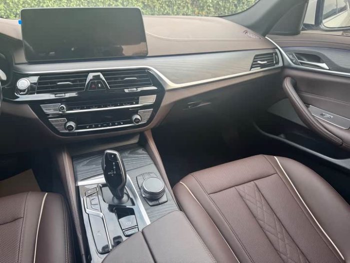 BMW 5 Series 2022 530Li Leading M Sport Package, Январь 2023 г., пробег 42000 км. (Б/у) Задний — изображение 7