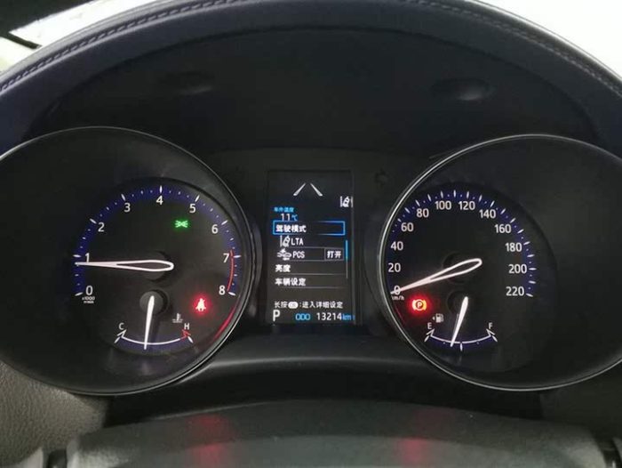 Toyota C-HR 2022 2.0L Leading Edition, Февраль 2023 г., пробег 13300 км. (Б/у) Передний — изображение 7