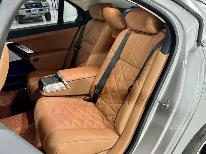 BMW 7 Series 2023 735Li Luxury Package, Апрель 2023 г., пробег 46000 км. (Б/у) Задний — изображение 8