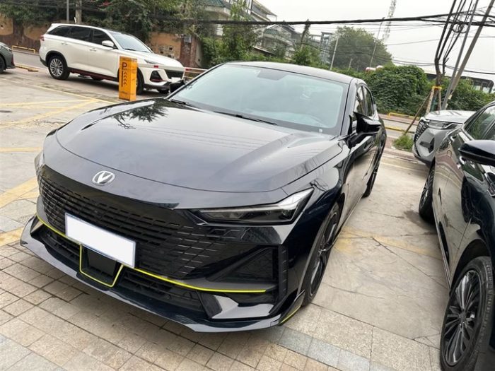 Changan UNI-V 2022 1.5T Sports Edition, Апрель 2022 г., пробег 14000 км. (Б/у) Передний