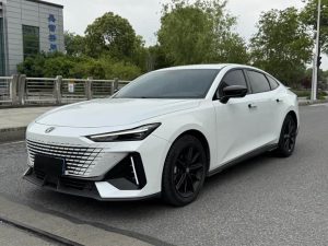 Changan UNI-V 2022 1.5T Excellence Edition, Февраль 2023 г., пробег 18000 км. (Б/у) Передний