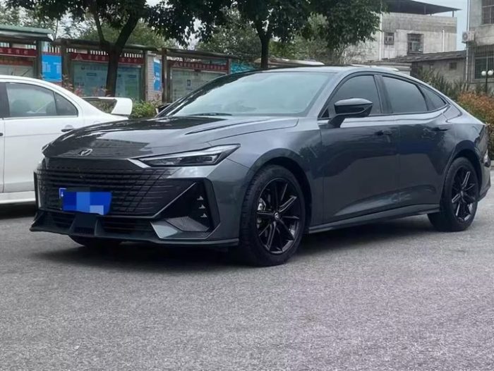 Changan UNI-V 2023 1.5T Premium Edition, Март 2023 г., пробег 29200 км. (Б/у) Передний