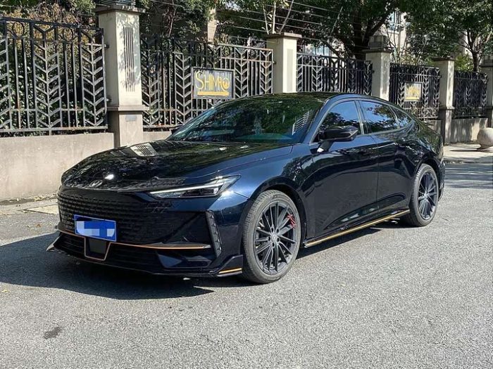 Changan UNI-V 2022 1.5T Premium Edition, Апрель 2022 г., пробег 28000 км. (Б/у) Передний