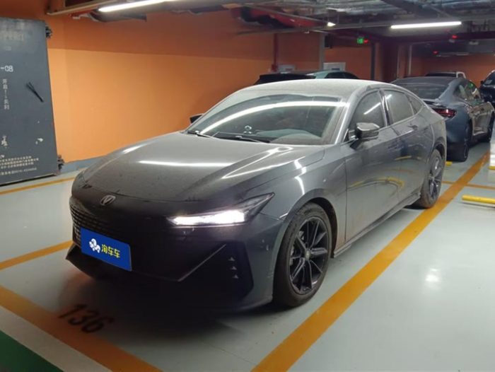 Changan UNI-V 2022 1.5T Smart Pilot Edition, Сентябрь 2022 г., пробег 25300 км. (Б/у) Передний