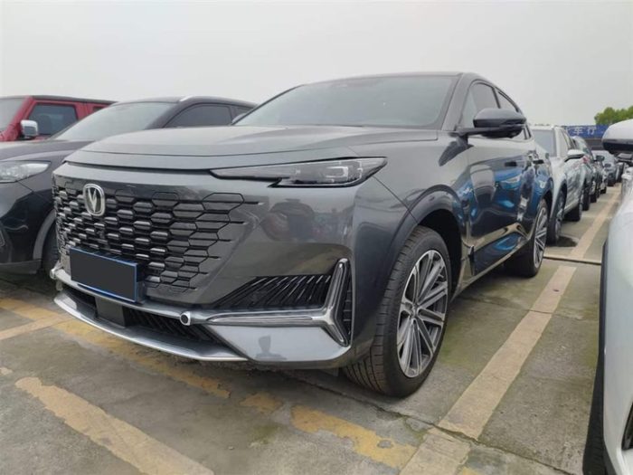 Changan UNI-K 2021 2.0T All-Wheel Drive Excellence Edition, Март 2021 г., пробег 30000 км. (Б/у) Передний