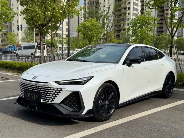 Changan UNI-V 2023 2.0T Fengsu Edition, Декабрь 2022 г., пробег 17700 км. (Б/у) Передний