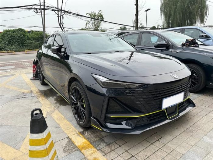 Changan UNI-V 2022 1.5T Sports Edition, Апрель 2022 г., пробег 14000 км. (Б/у) Передний — изображение 2