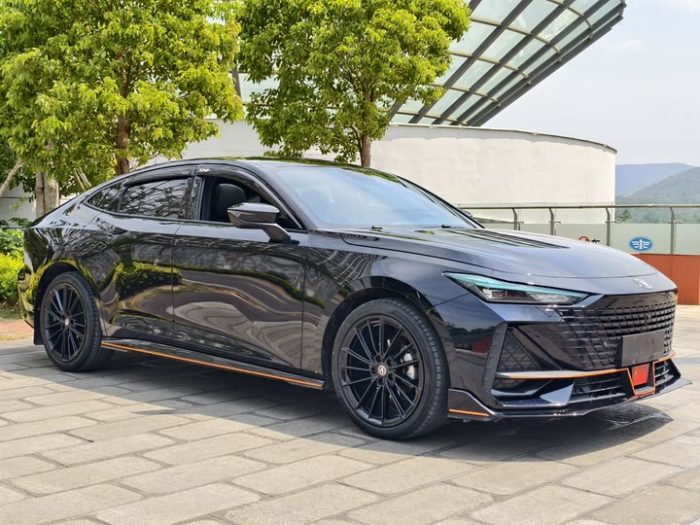 Changan UNI-V 2023 1.5T Sports Edition, Февраль 2023 г., пробег 28000 км. (Б/у) Передний — изображение 2