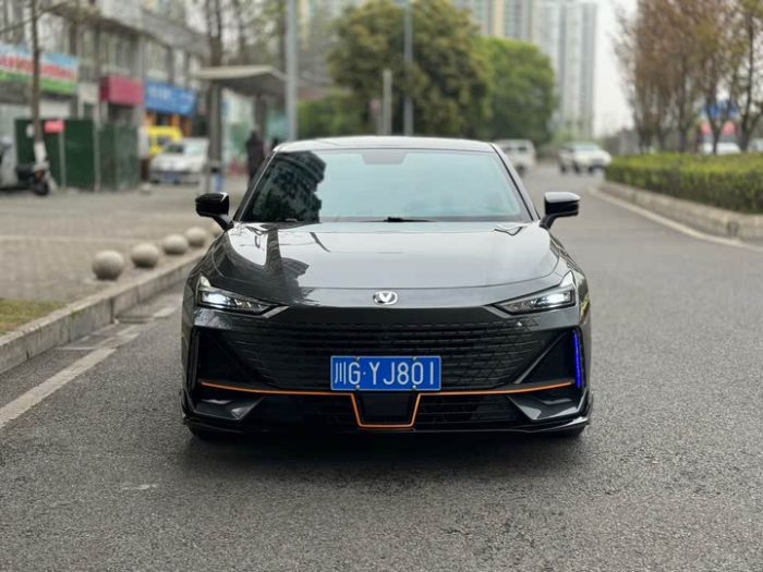 Changan UNI-V 2023 1.5T Sports Edition, Август 2022 г., пробег 30000 км. (Б/у) Передний — изображение 2