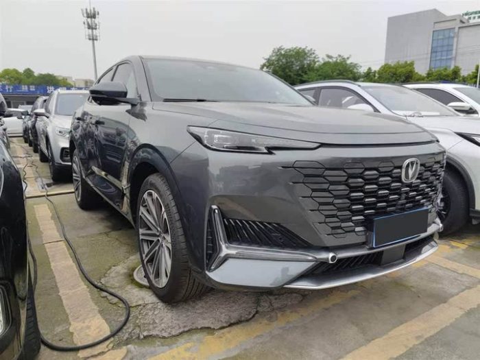 Changan UNI-K 2021 2.0T All-Wheel Drive Excellence Edition, Март 2021 г., пробег 30000 км. (Б/у) Передний — изображение 2