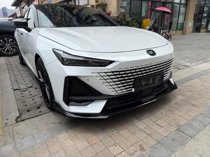 Changan UNI-V 2023 1.5T Sports Edition, Декабрь 2022 г., пробег 23000 км. (Б/у) Передний — изображение 2