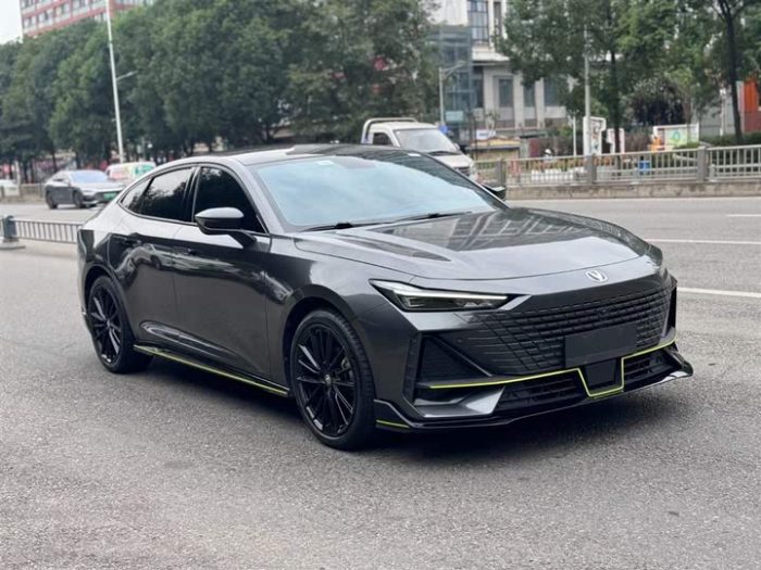 Changan UNI-V 2022 1.5T Sports Edition, Сентябрь 2022 г., пробег 20000 км. (Б/у) Передний — изображение 2