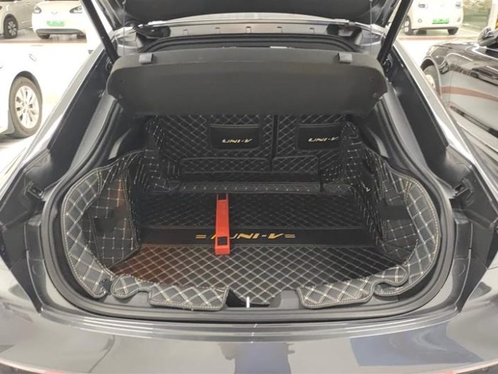 Changan UNI-V 2023 1.5T Premium Edition, Март 2023 г., пробег 29200 км. (Б/у) Передний — изображение 3