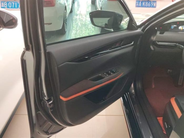 Changan UNI-V 2023 2.0T Fengsu Edition, Март 2023 г., пробег 30300 км. (Б/у) Передний — изображение 3