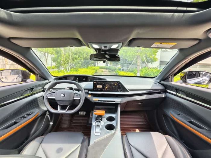 Changan UNI-V 2023 1.5T Sports Edition, Февраль 2023 г., пробег 28000 км. (Б/у) Передний — изображение 3