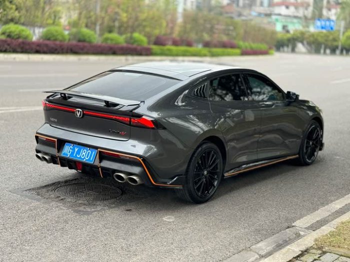 Changan UNI-V 2023 1.5T Sports Edition, Август 2022 г., пробег 30000 км. (Б/у) Передний — изображение 3