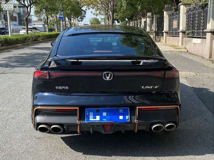 Changan UNI-V 2022 1.5T Premium Edition, Апрель 2022 г., пробег 28000 км. (Б/у) Передний — изображение 3