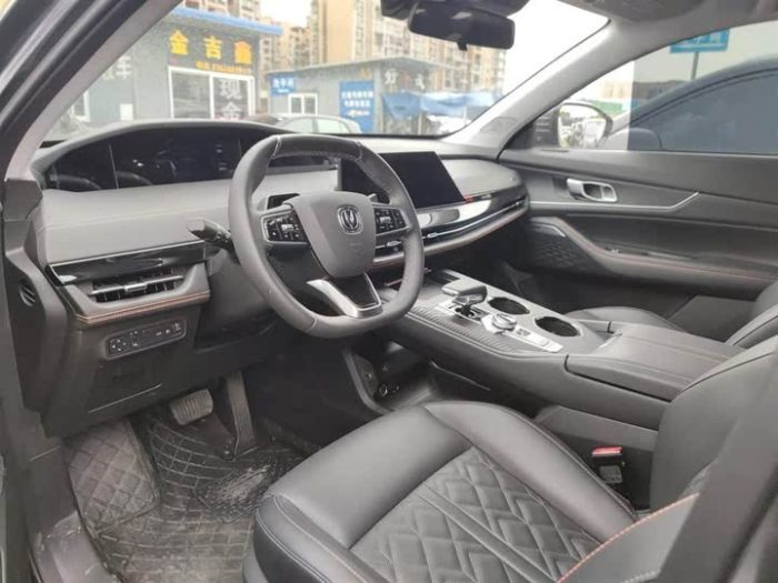 Changan UNI-K 2021 2.0T All-Wheel Drive Excellence Edition, Март 2021 г., пробег 30000 км. (Б/у) Передний — изображение 3