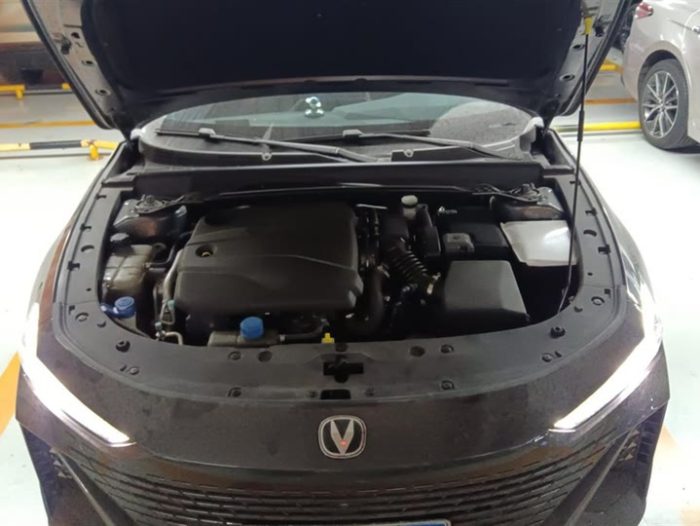 Changan UNI-V 2022 1.5T Smart Pilot Edition, Сентябрь 2022 г., пробег 25300 км. (Б/у) Передний — изображение 3
