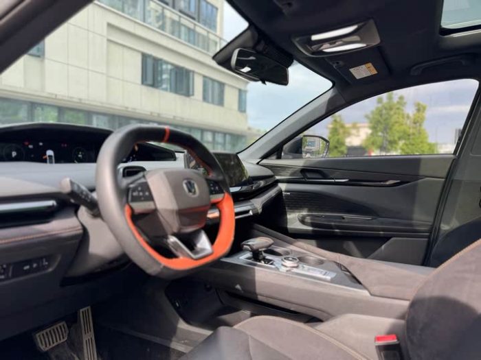 Changan UNI-V 2023 2.0T Fengsu Edition, Декабрь 2022 г., пробег 17700 км. (Б/у) Передний — изображение 3