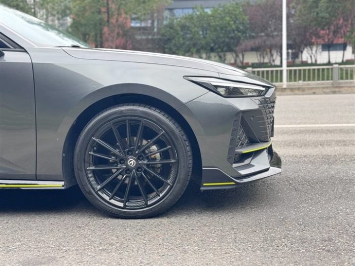 Changan UNI-V 2022 1.5T Sports Edition, Сентябрь 2022 г., пробег 20000 км. (Б/у) Передний — изображение 3