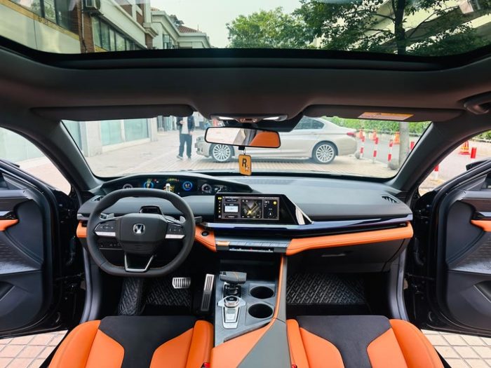 Changan UNI-V 2023 2.0T Speed ​​Edition, Июнь 2023 г., пробег 5000 км. (Б/у) Передний — изображение 4