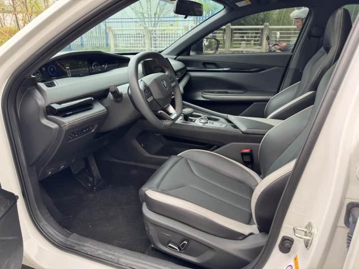 Changan UNI-V 2022 1.5T Excellence Edition, Февраль 2023 г., пробег 18000 км. (Б/у) Передний — изображение 4