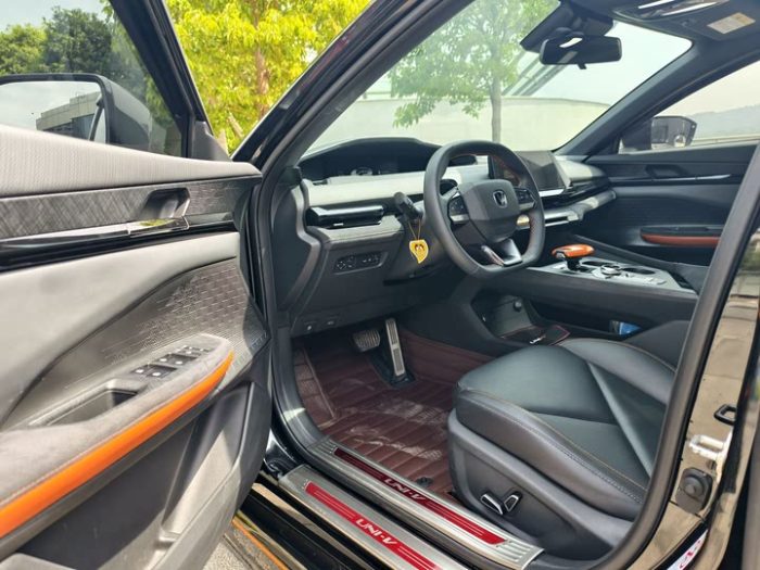 Changan UNI-V 2023 1.5T Sports Edition, Февраль 2023 г., пробег 28000 км. (Б/у) Передний — изображение 4