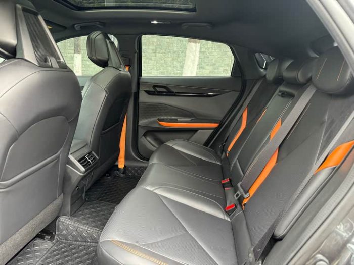 Changan UNI-V 2023 1.5T Sports Edition, Август 2022 г., пробег 30000 км. (Б/у) Передний — изображение 4