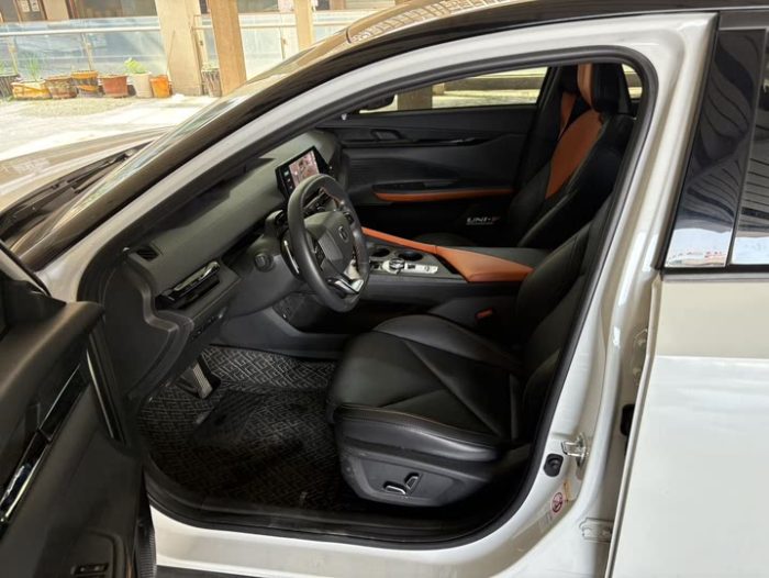 Changan UNI-V 2022 1.5T Excellence Edition, Сентябрь 2022 г., пробег 40000 км. (Б/у) Передний — изображение 4