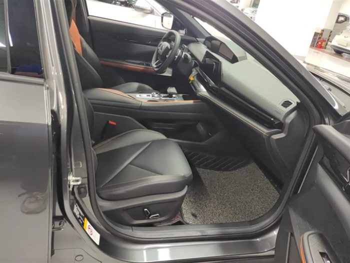 Changan UNI-V 2023 1.5T Premium Edition, Март 2023 г., пробег 29200 км. (Б/у) Передний — изображение 4