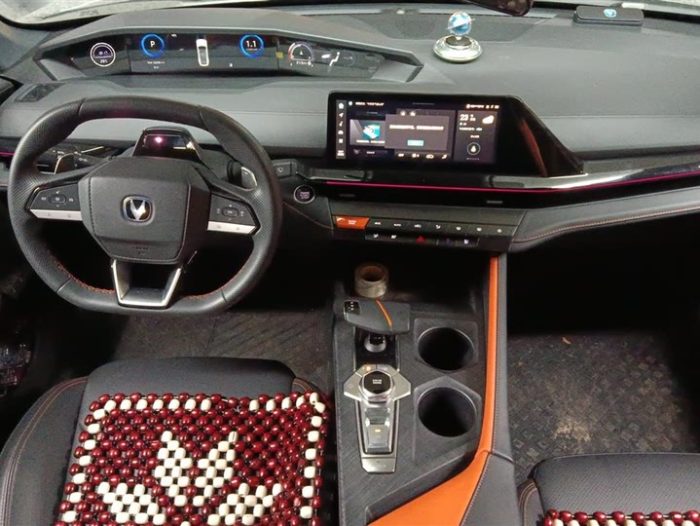 Changan UNI-V 2022 1.5T Smart Pilot Edition, Сентябрь 2022 г., пробег 25300 км. (Б/у) Передний — изображение 4