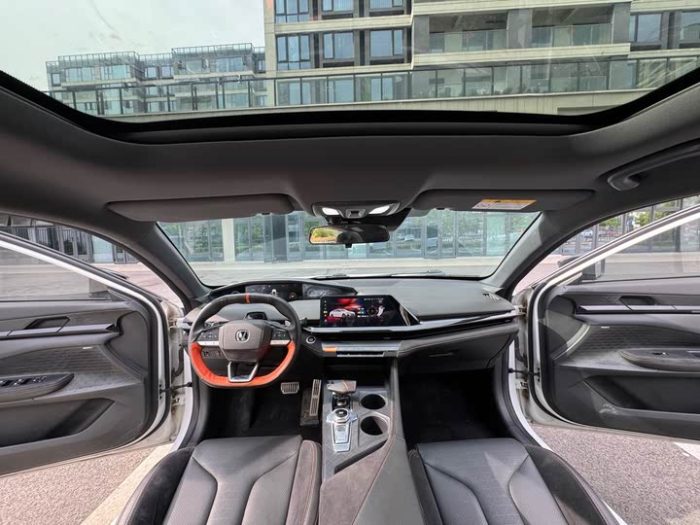 Changan UNI-V 2023 2.0T Fengsu Edition, Декабрь 2022 г., пробег 17700 км. (Б/у) Передний — изображение 4
