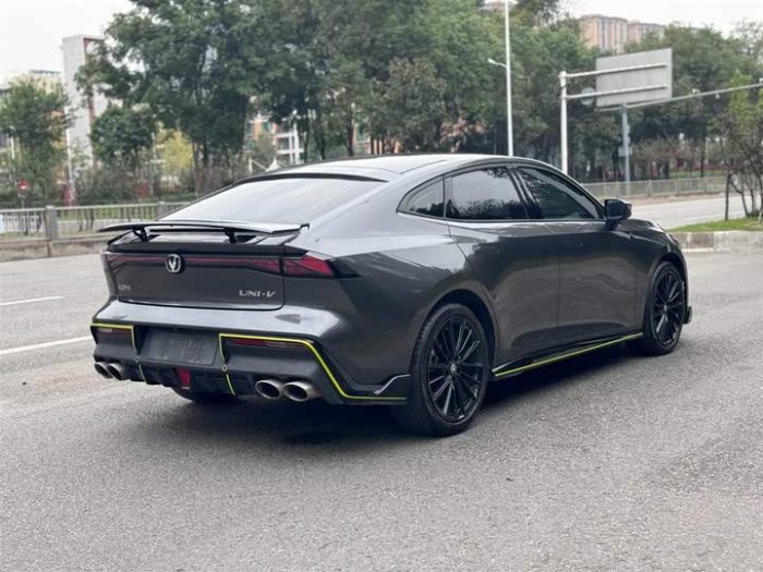 Changan UNI-V 2022 1.5T Sports Edition, Сентябрь 2022 г., пробег 20000 км. (Б/у) Передний — изображение 4