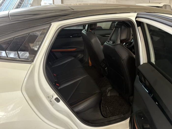Changan UNI-V 2022 1.5T Excellence Edition, Сентябрь 2022 г., пробег 40000 км. (Б/у) Передний — изображение 5