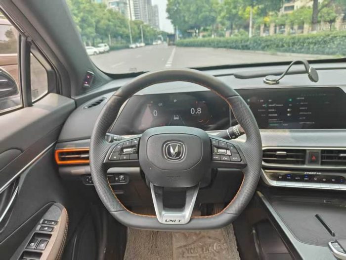 Changan UNI-T 2022 1.5T Excellence Edition, Январь 2023 г., пробег 33000 км. (Б/у) Передний — изображение 5